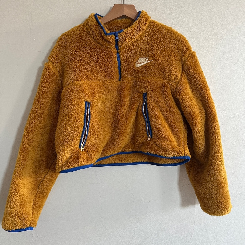 Nike plush teddy cropped athletic zip up - size M